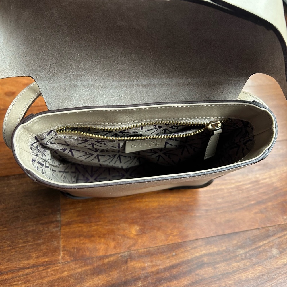 Manu Atelier Elegant Leather Designer Crossbody Bag in Cream - Picture 10 of 14